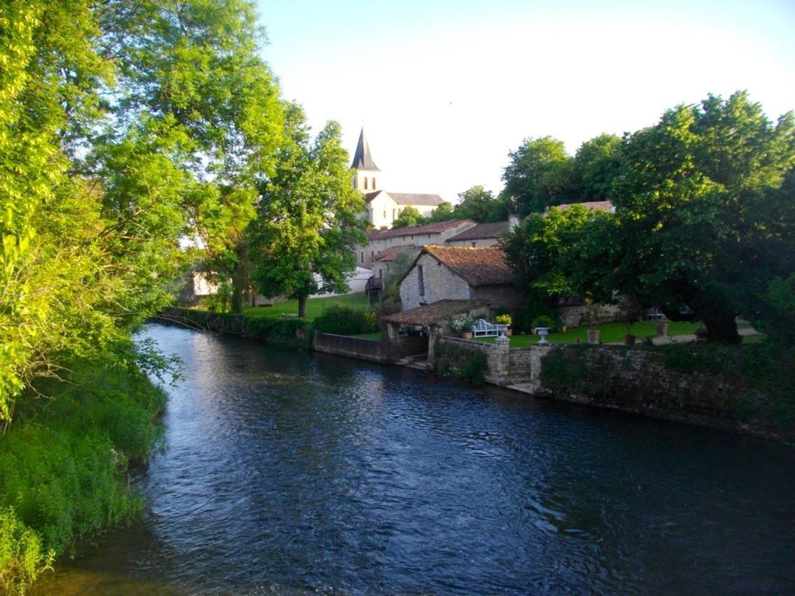 Les Halles Chambre D'Hotes Verteuil-sur-Charente Dış mekan fotoğraf